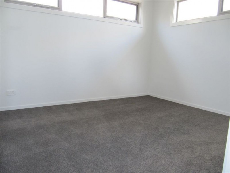 4/33 Culcairn Drive, Frankston VIC 3199