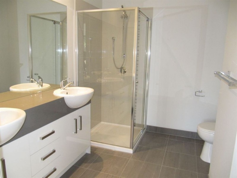 4/33 Culcairn Drive, Frankston VIC 3199