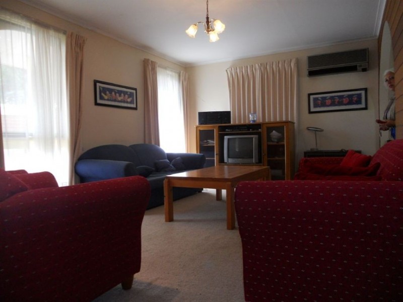 73 Broadway, Rosebud West VIC 3940