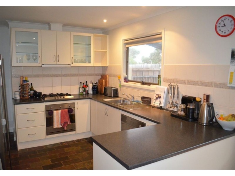 18 Erwin Drive, Seaford VIC 3198