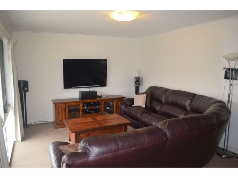 18 Erwin Drive, Seaford VIC 3198