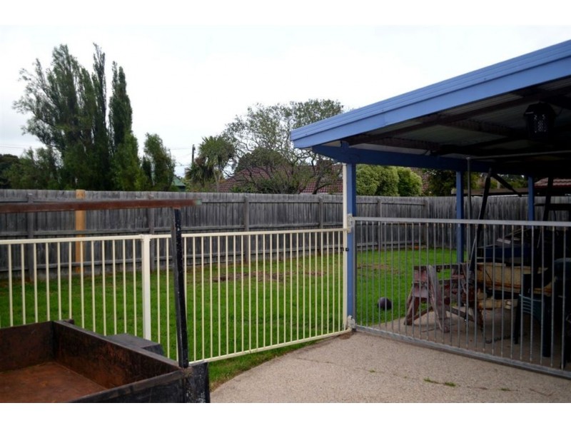 18 Erwin Drive, Seaford VIC 3198