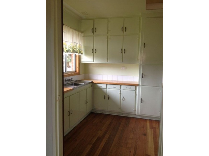 33 Pine Street, Frankston North VIC 3200