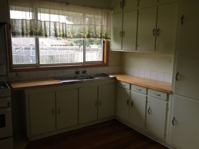 33 Pine Street, Frankston North VIC 3200