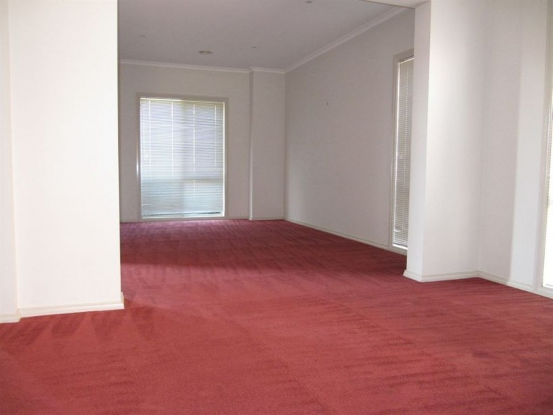 2/36 Pepperbush Crescent, Langwarrin VIC 3910