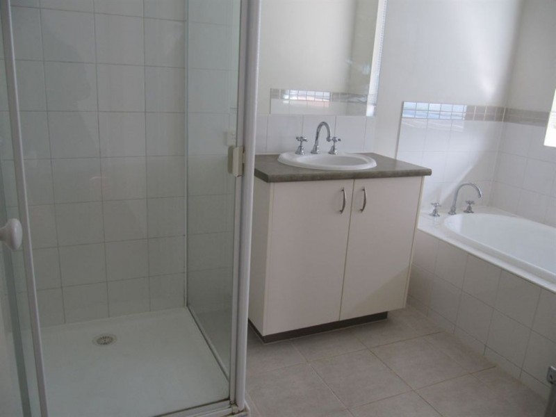 2/36 Pepperbush Crescent, Langwarrin VIC 3910