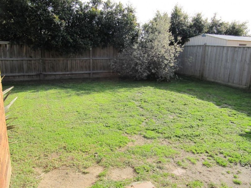 2/36 Pepperbush Crescent, Langwarrin VIC 3910