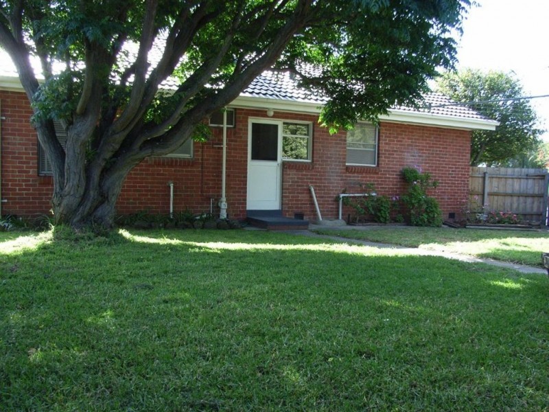 2 Poplar street, Frankston North VIC 3200