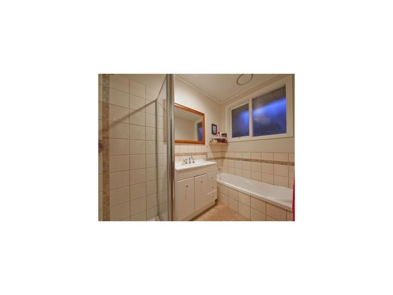 1 Mayfair Court, Frankston VIC 3199
