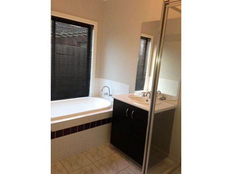 1 Manna Gum Drive, Pakenham VIC 3810