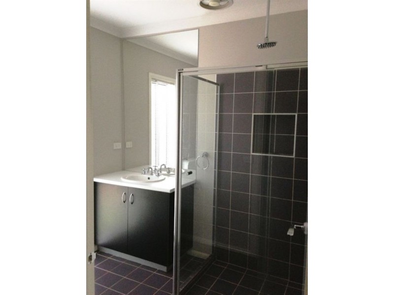 1 Manna Gum Drive, Pakenham VIC 3810