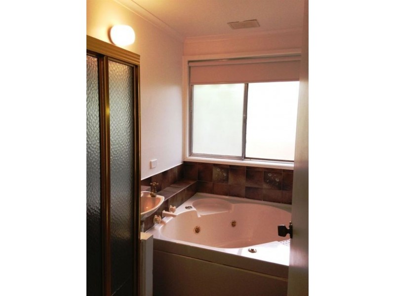 18 Escabon grove, Frankston VIC 3199