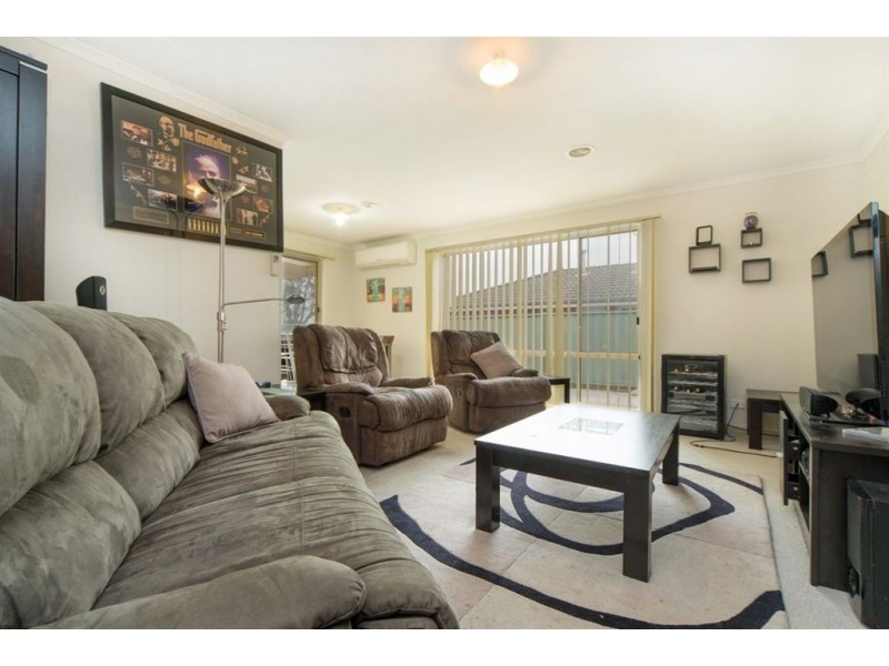 8 Oriana Grove, Skye VIC 3977