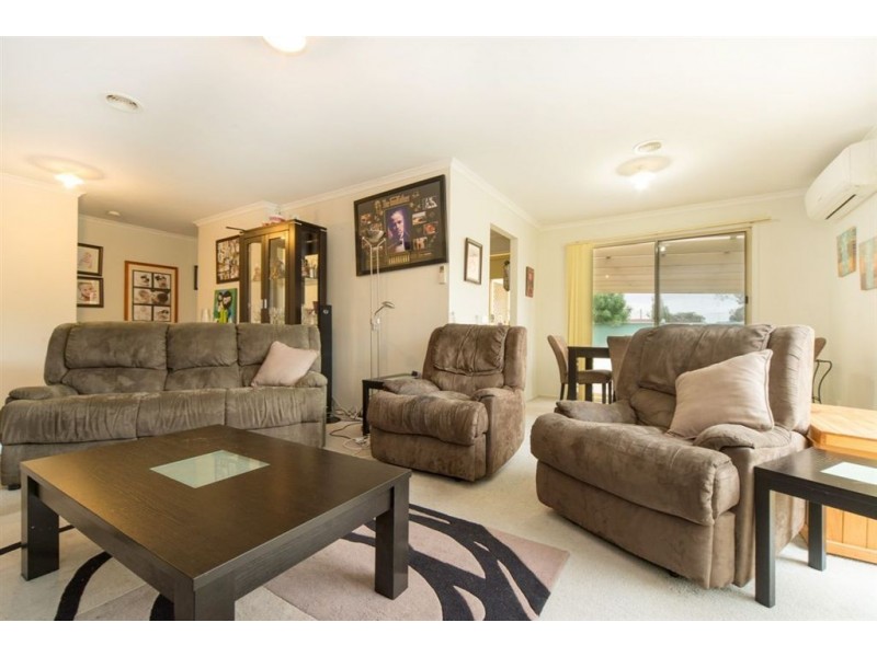 8 Oriana Grove, Skye VIC 3977
