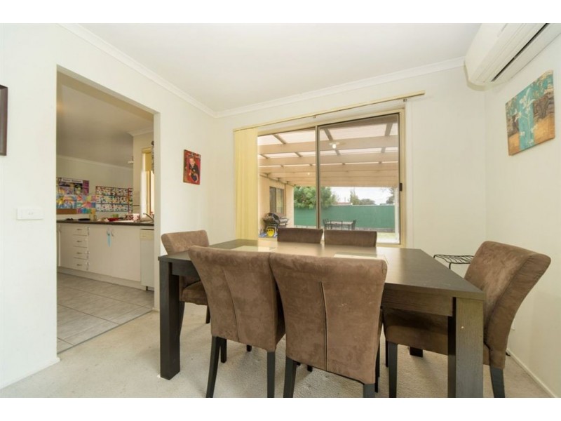 8 Oriana Grove, Skye VIC 3977