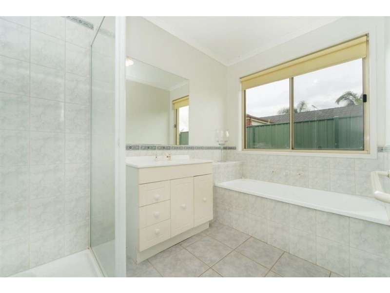 8 Oriana Grove, Skye VIC 3977