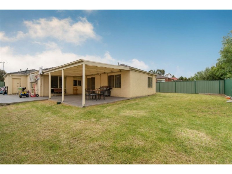 8 Oriana Grove, Skye VIC 3977