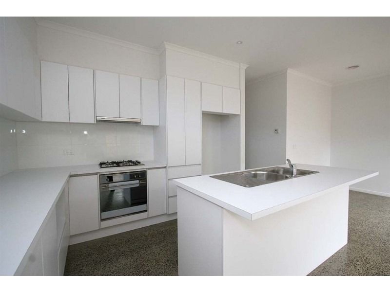 2 Olive Grove, Frankston VIC 3199
