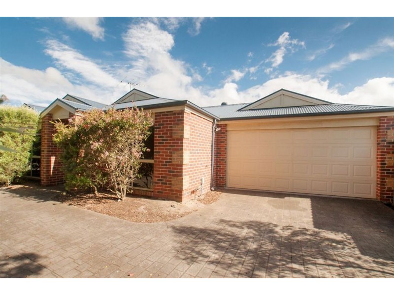 2/3 Alfred Street, Somerville VIC 3912