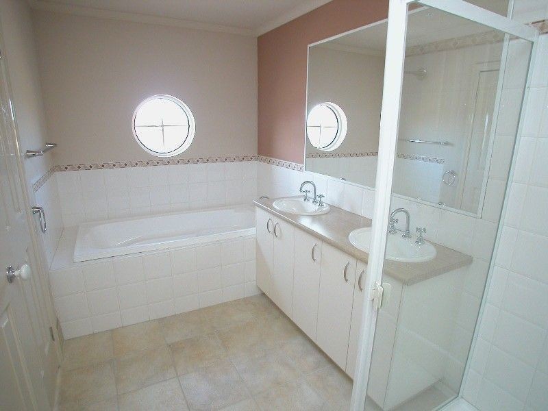 24 Yellowbox Crescent, Lyndhurst VIC 3975