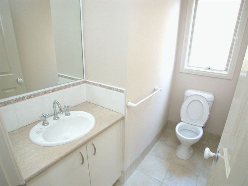 24 Yellowbox Crescent, Lyndhurst VIC 3975