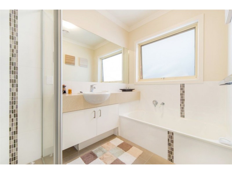 56b Rosslyn Avenue, Seaford VIC 3198