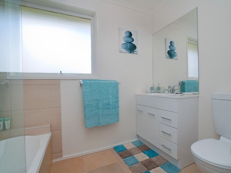 35 Whitford Way, Frankston VIC 3199