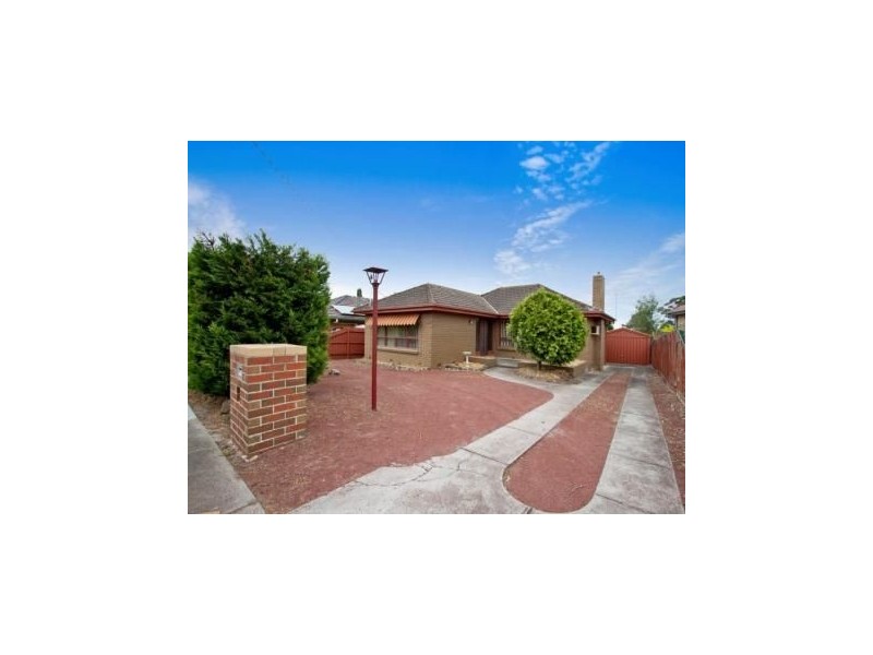 18 Bunarong Drive, Frankston VIC 3199