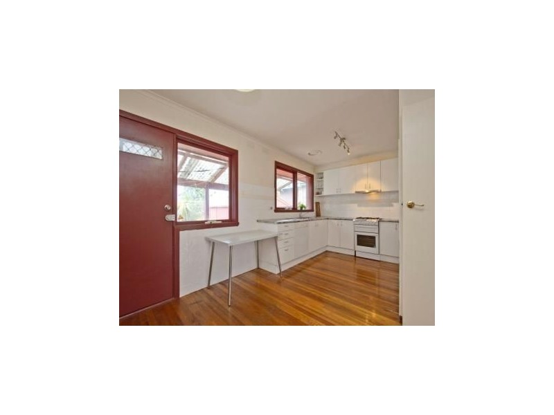 18 Bunarong Drive, Frankston VIC 3199