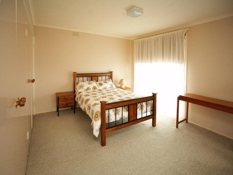6 Plover Court, Frankston VIC 3199