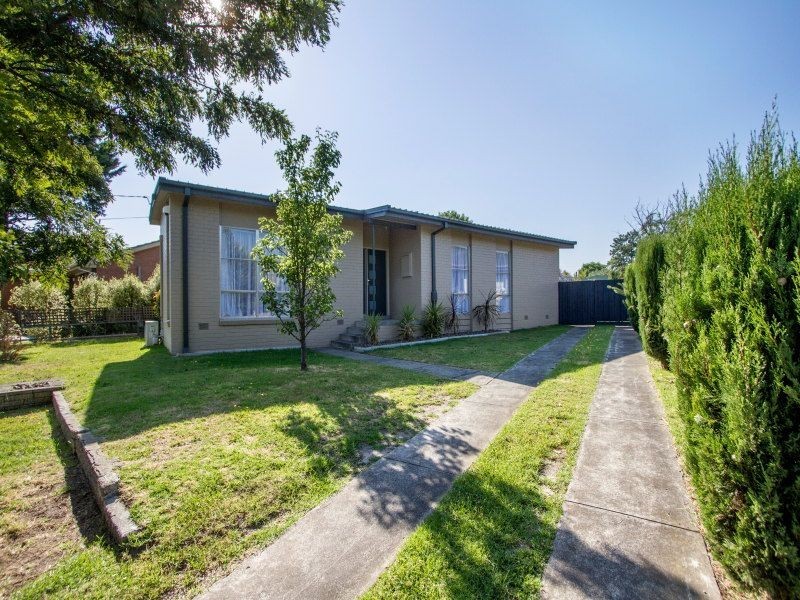 10 Spruce Court, Frankston North VIC 3200