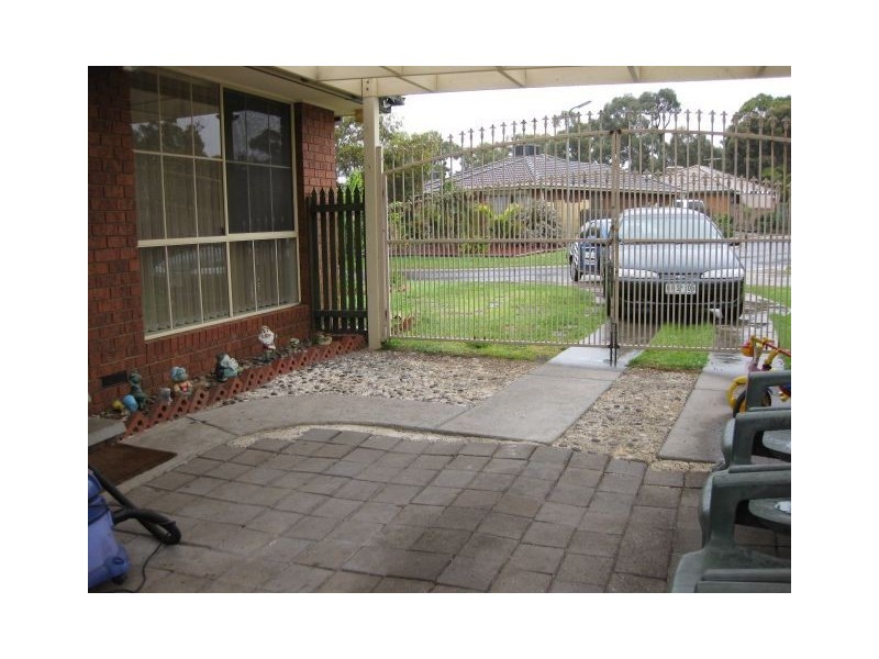 8 Brushwood Grove, Frankston VIC 3199