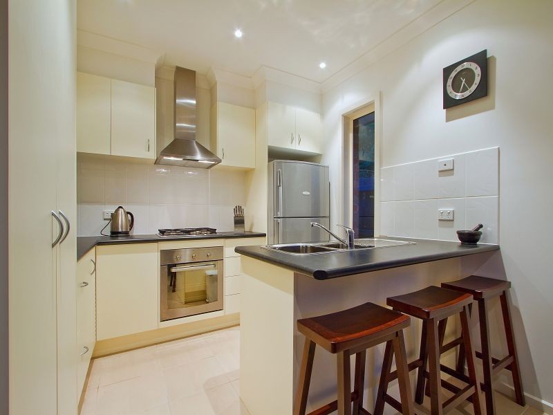 2/10 Cambridge Street, Frankston VIC 3199