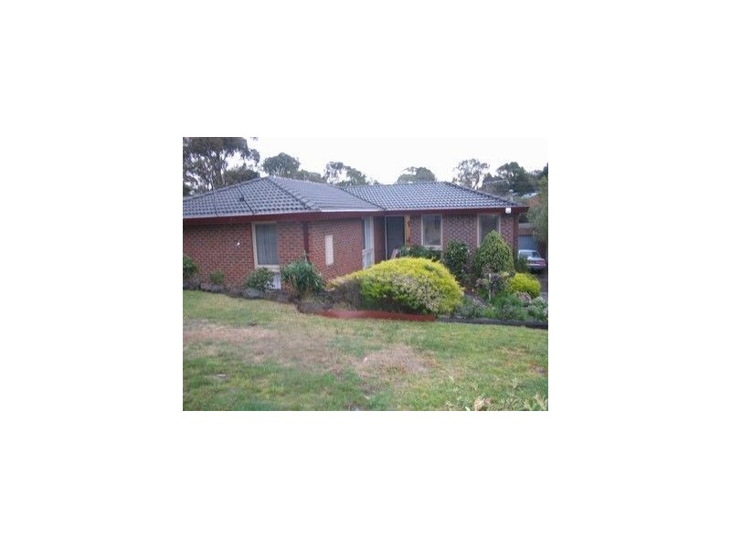 18 Pinehill Drive, Frankston VIC 3199