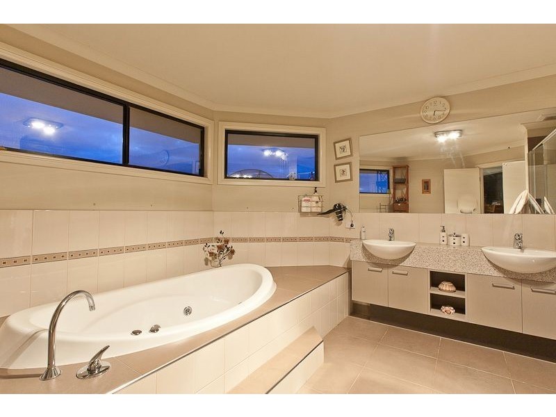 17 Viewpoint Place, Berwick VIC 3806