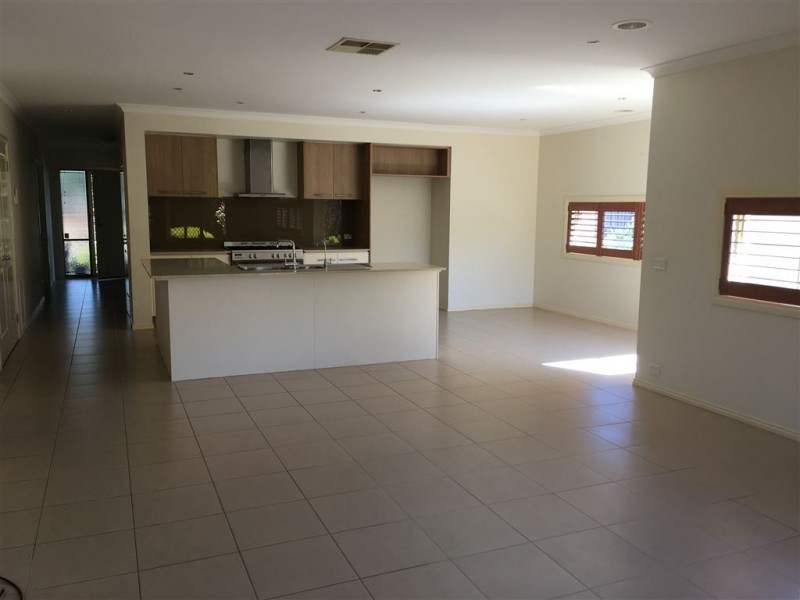 4 Florida Court, Berwick VIC 3806