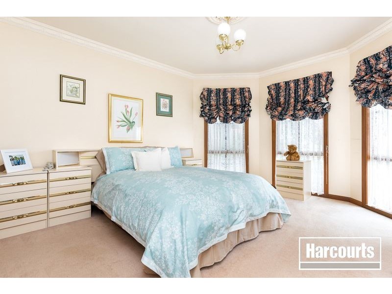 8 Shinners Avenue, Narre Warren VIC 3805