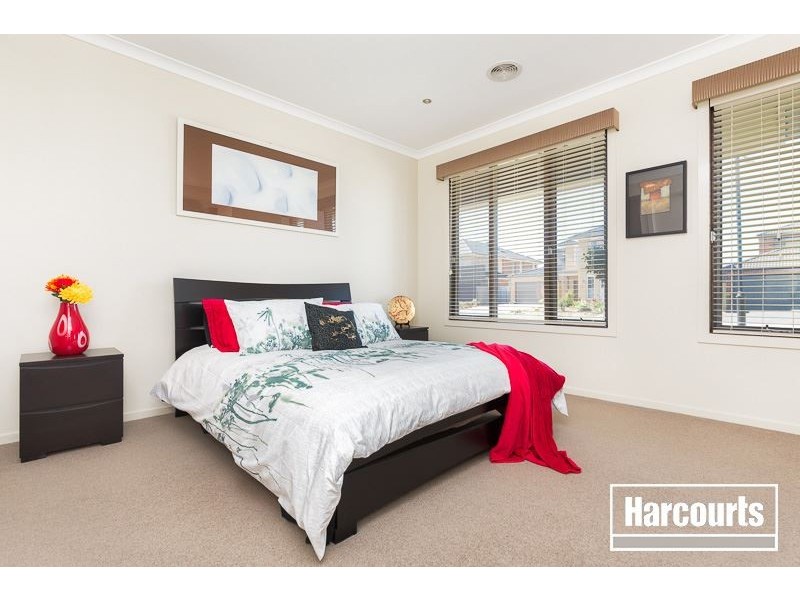 4 Southern Bell Street, Officer VIC 3809
