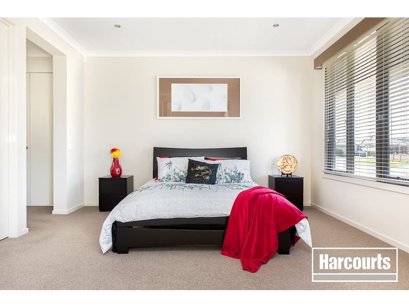 4 Southern Bell Street, Officer VIC 3809