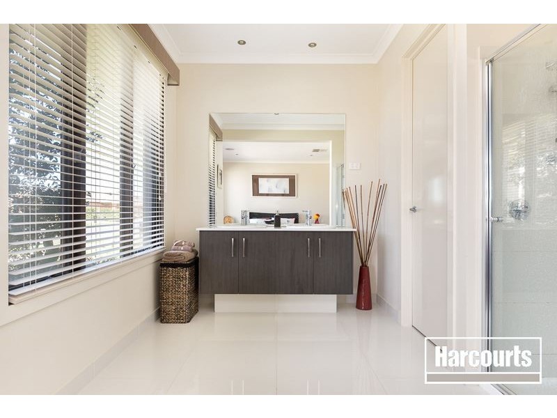 4 Southern Bell Street, Officer VIC 3809