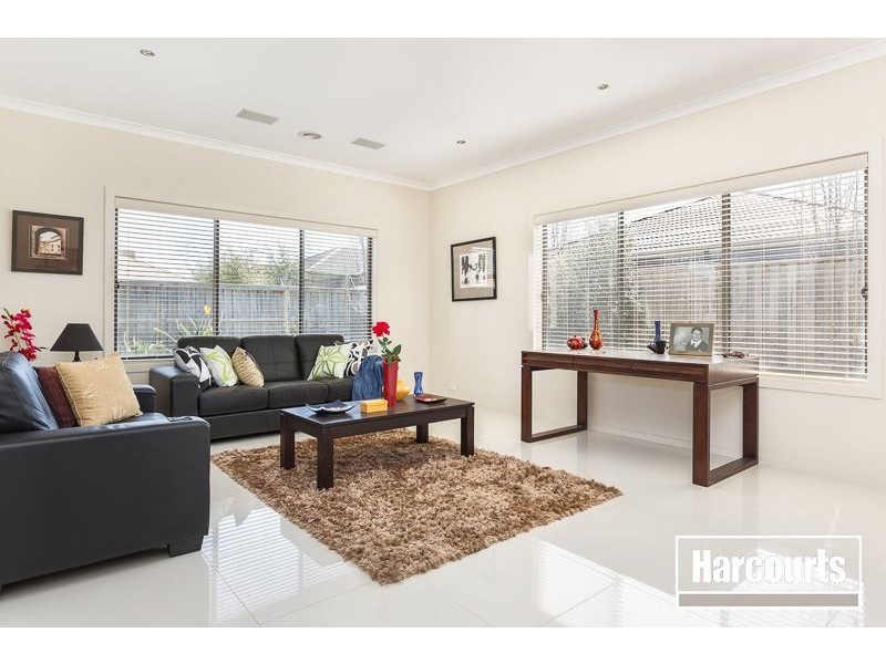 4 Southern Bell Street, Officer VIC 3809