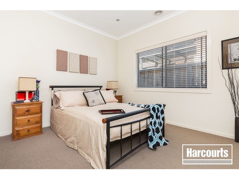 4 Southern Bell Street, Officer VIC 3809