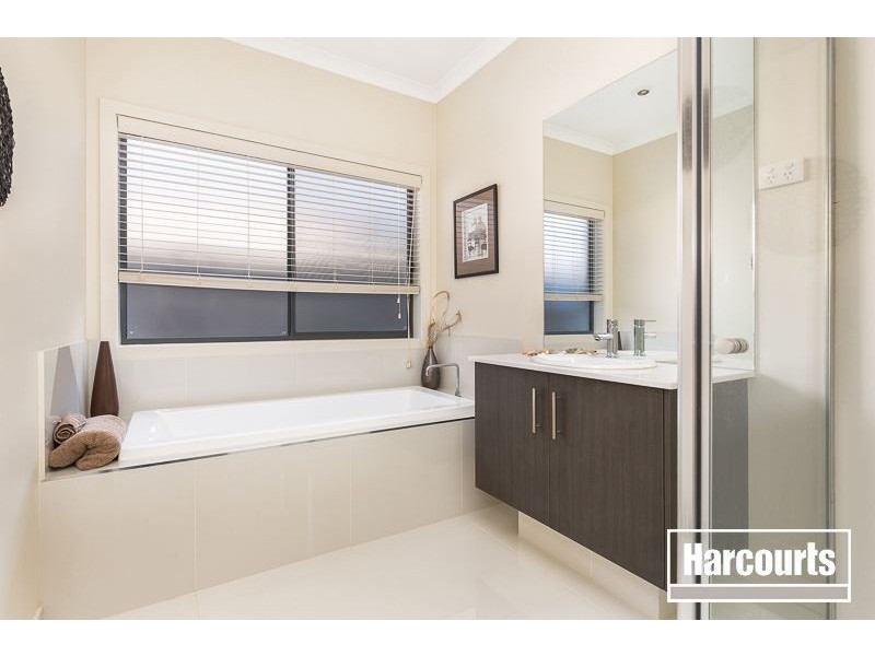 4 Southern Bell Street, Officer VIC 3809