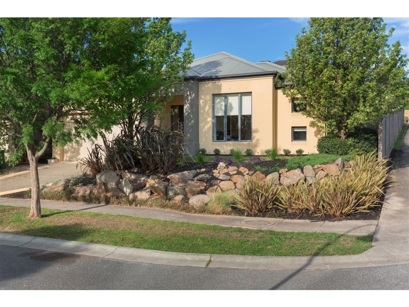 8 Hamdon Green, Berwick VIC 3806