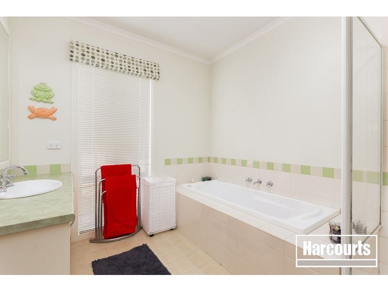 8 Hamdon Green, Berwick VIC 3806