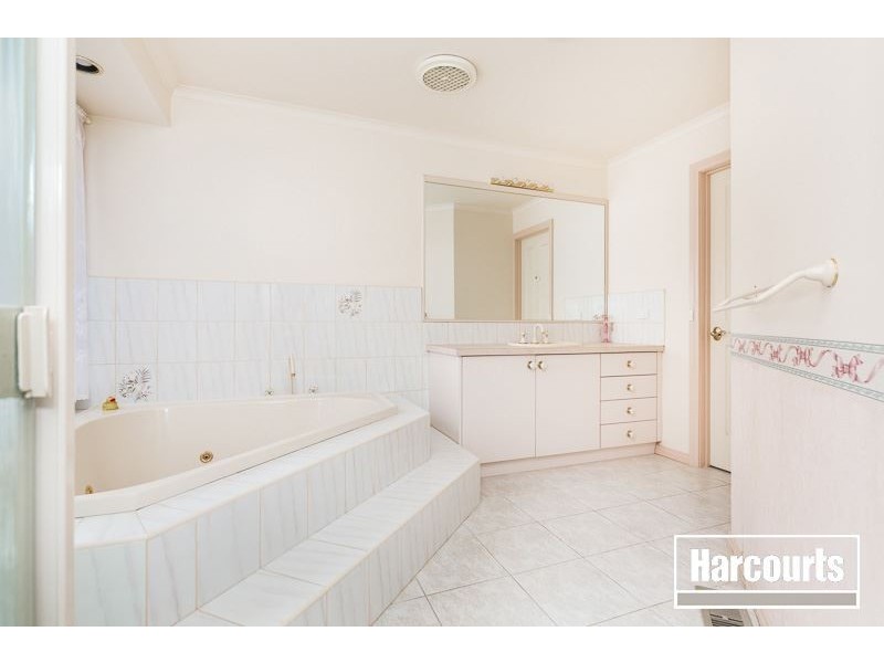 2 Travis Court, Berwick VIC 3806