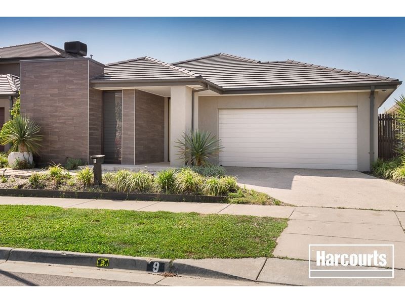 9 Percheron Way, Clyde North VIC 3978