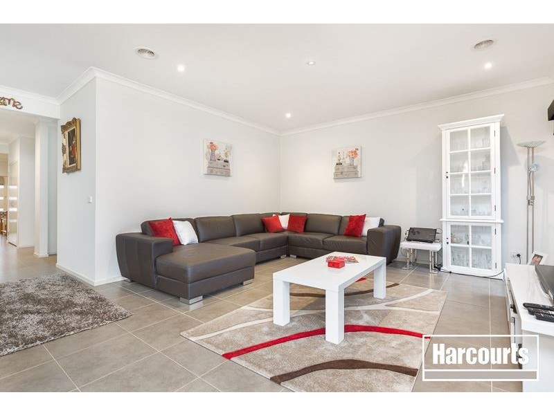 17 Silverleaf Crescent, Officer VIC 3809