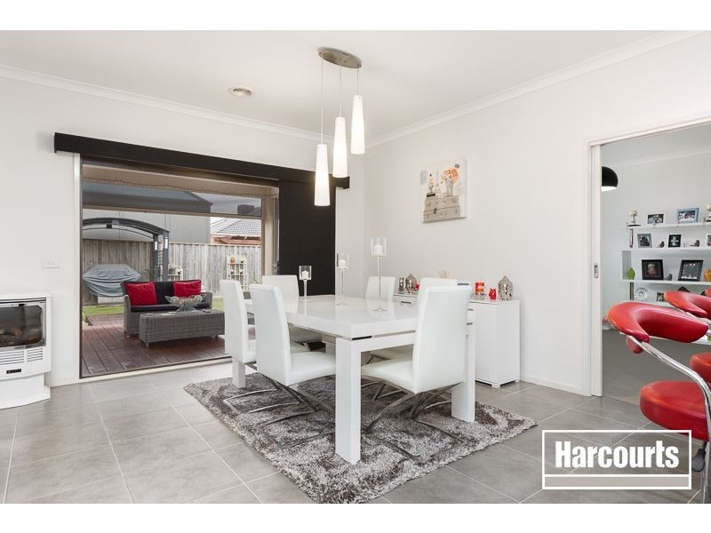 17 Silverleaf Crescent, Officer VIC 3809