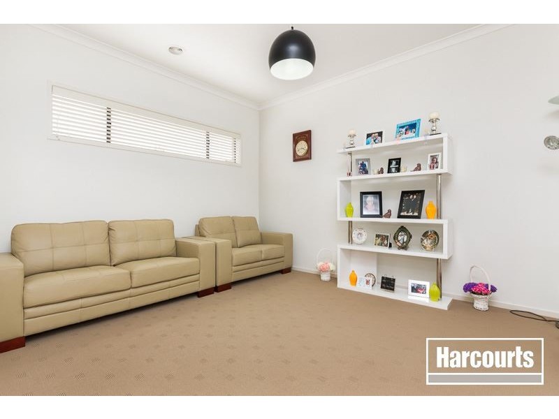 17 Silverleaf Crescent, Officer VIC 3809